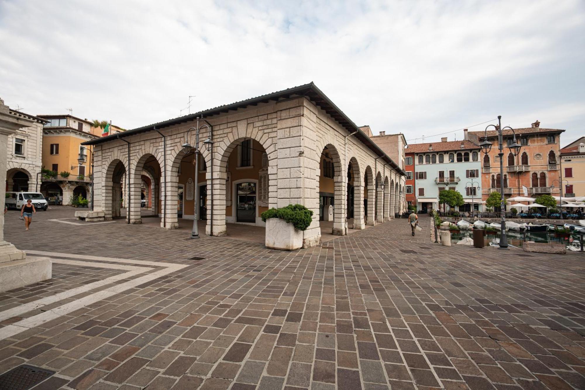 Suite "Castello" Del Garda - Apt Per Coppie Garda Desenzano del Garda Exterior photo